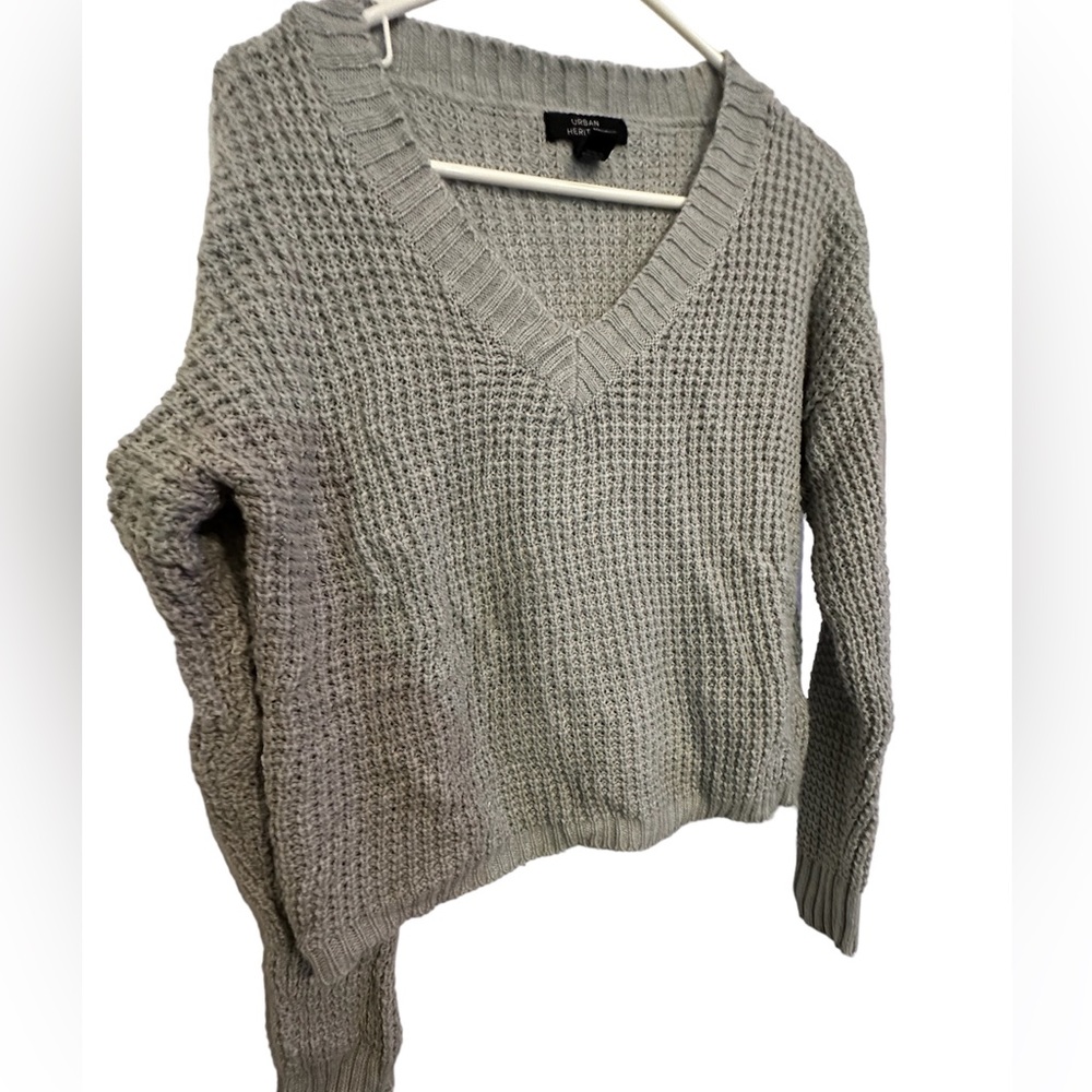 Urban heritage long sleeve grey knit sweater size S